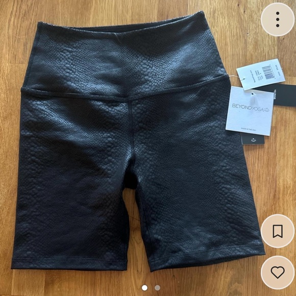 Beyond Yoga biker shorts NWT - Picture 1 of 2